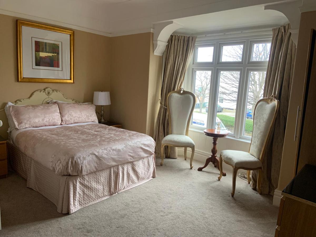 Entire Seaside Home, Sleeps 8, All En-Suite Rooms Нью-Брайтон Экстерьер фото